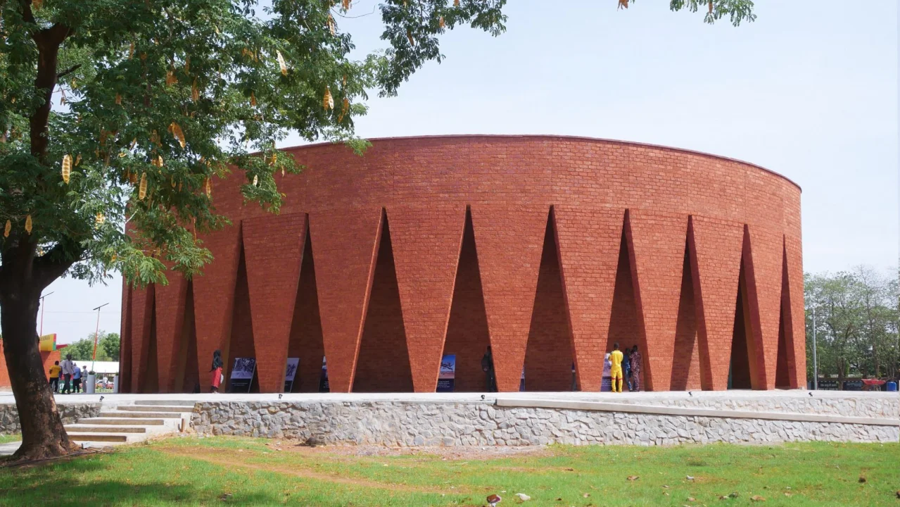 Kéré Architecture Unveils Thomas Sankara Mausoleum: A Beacon of Hope in Burkina Faso
